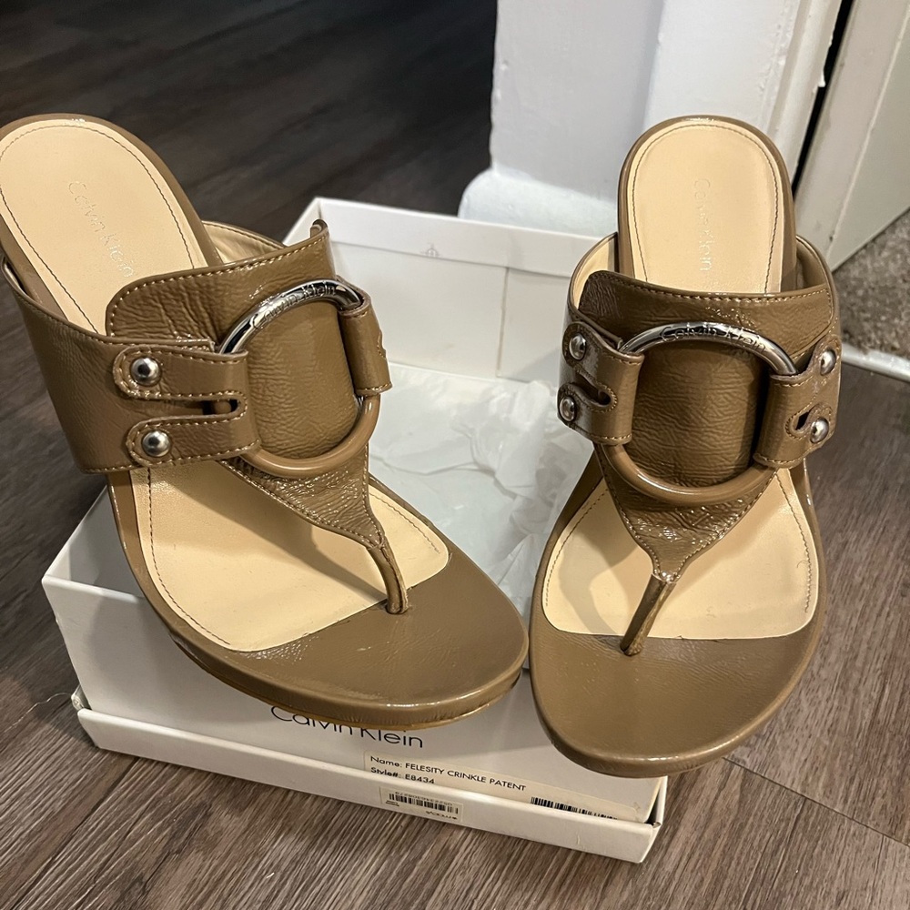 Calvin Klein, women’s size 9, Wedge thong sandal in Taupe